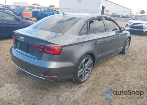 2018 Audi A3 2.0T Premium/2.0T Tech Premium z USA, uszkodzony, nr VIN WAUAUGFF2J1047262